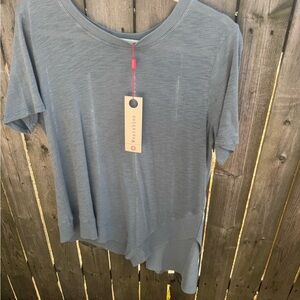 NWT wearables Short Sleeve Tee